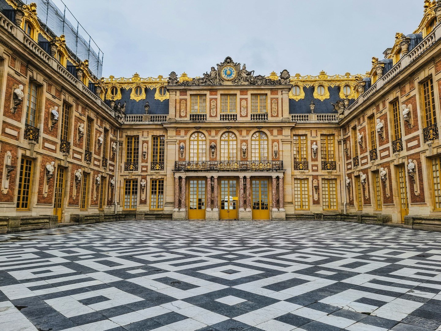 Château de Versailles - Photo Credit: Photo by Tharun Thejus on Unsplash