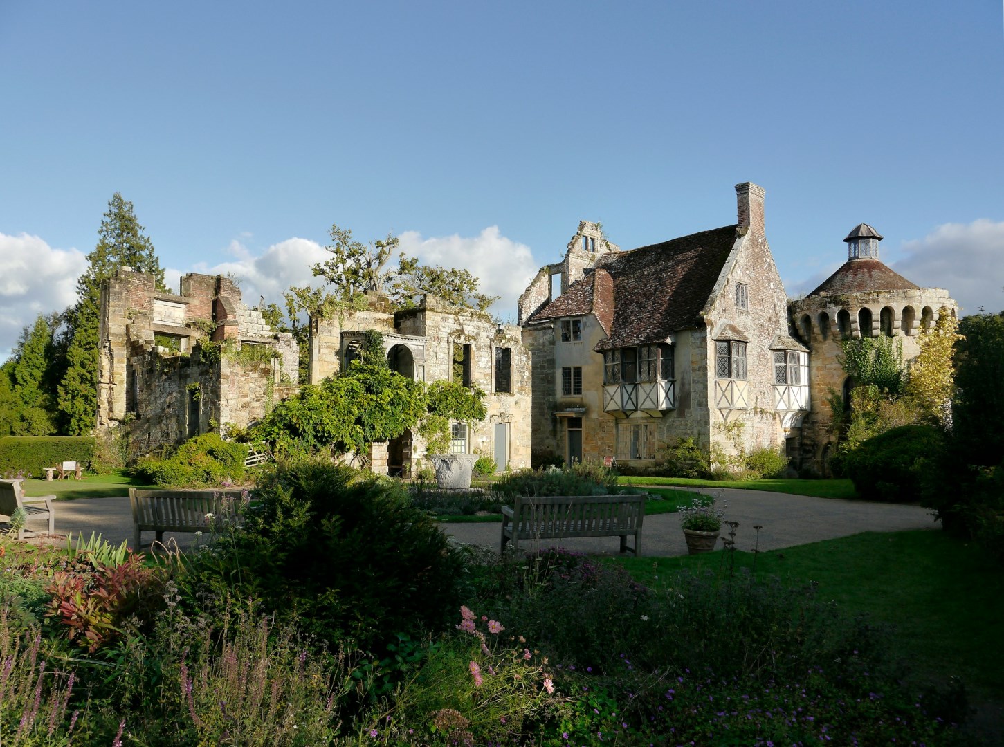 Scotney Castle, Lamberhurst - Photo Credit: Photo by Steve Payne on Unsplash