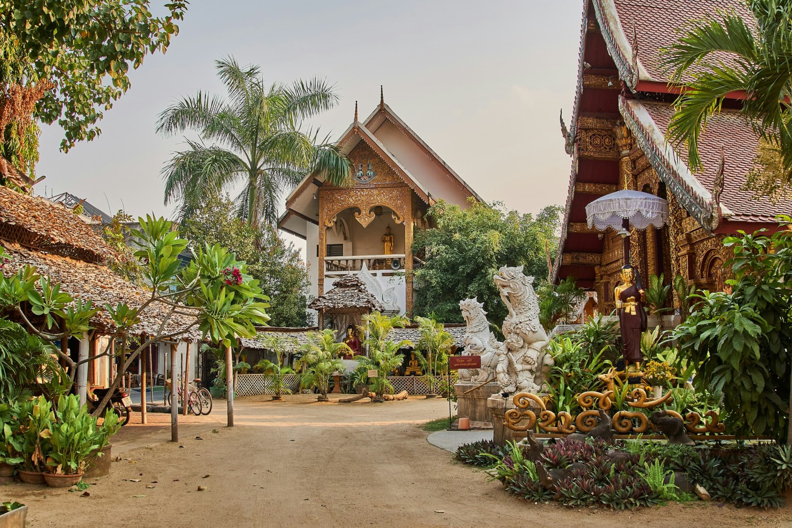 Temple Wat Mahawan - Photo Credit: Photo by Peter Borter on Unsplash