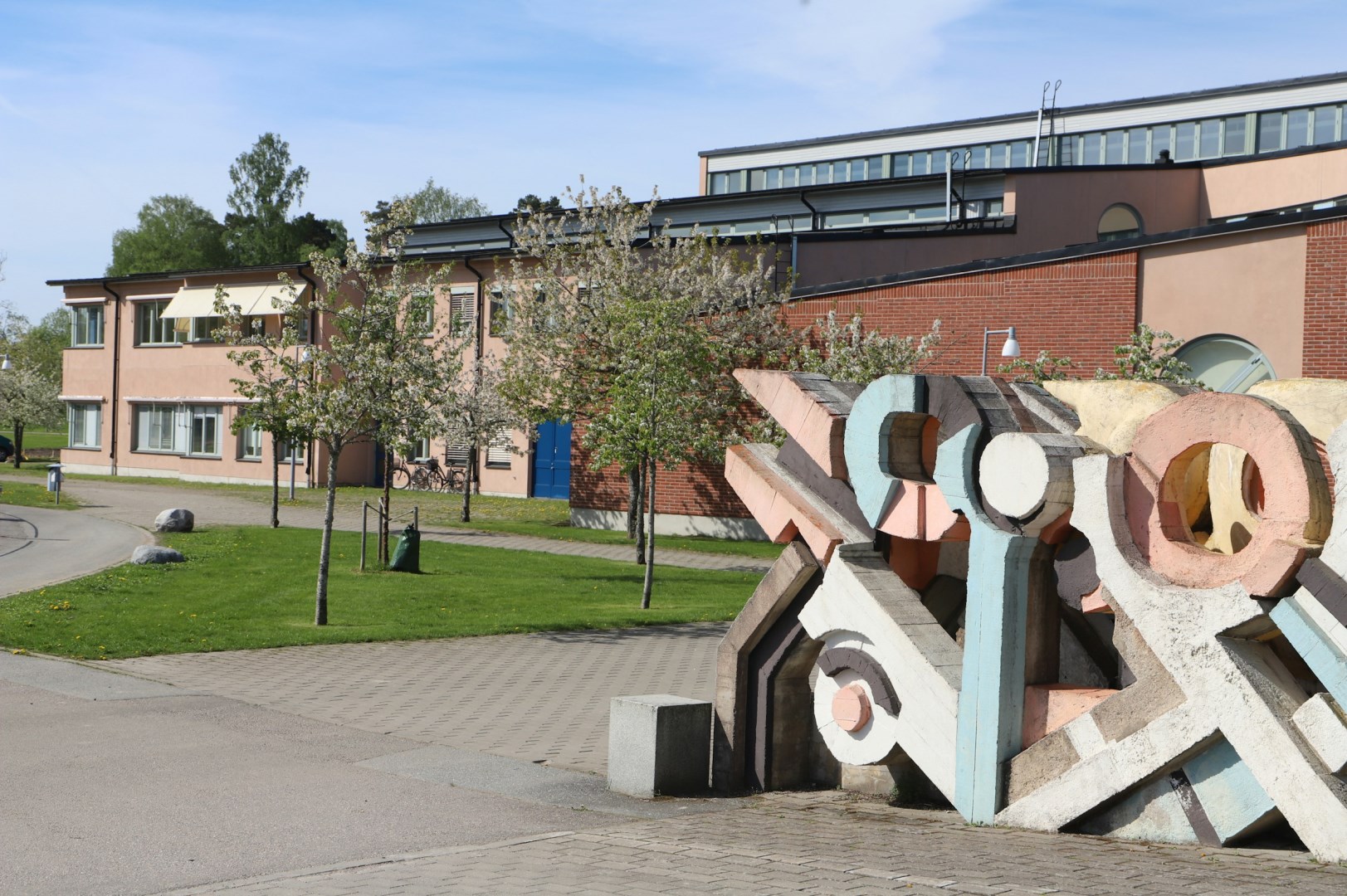 Örebro universitetsbibliotek - Photo Credit: Photo by Christer Lässman on Unsplash