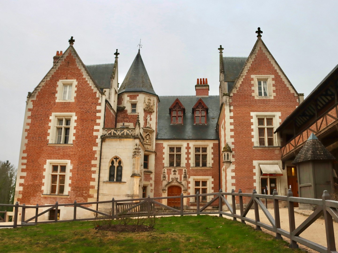 Château du Clos Lucé - Photo Credit: Photo by Hongbin on Unsplash