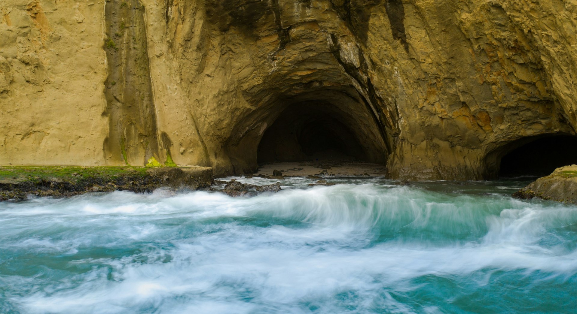 Martin's Beach - Photo Credit: Photo by Noah Rosenfield on Unsplash