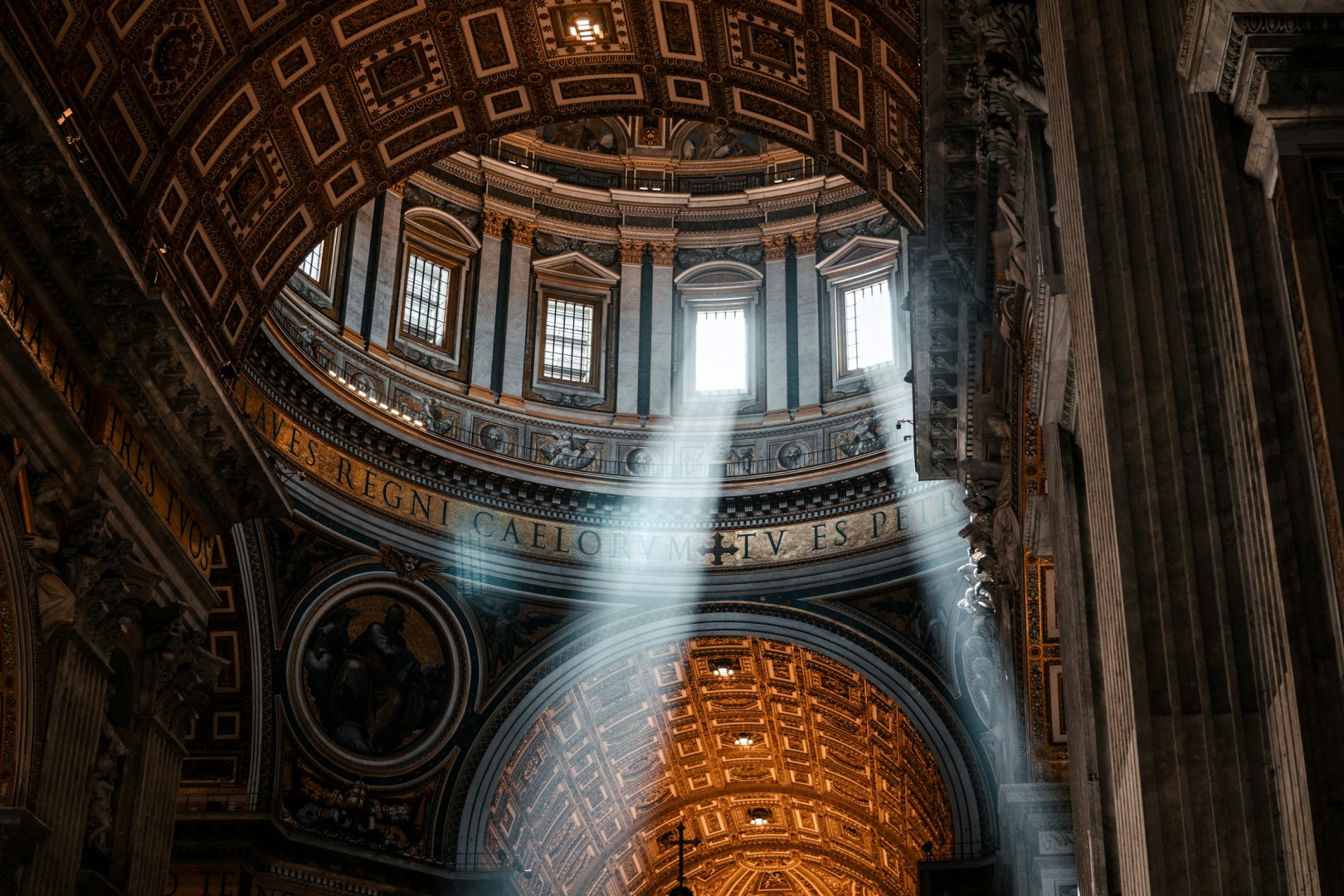 Petersdom, Piazza San Pietro - Photo Credit: Photo by Julian Stollmeier on Unsplash