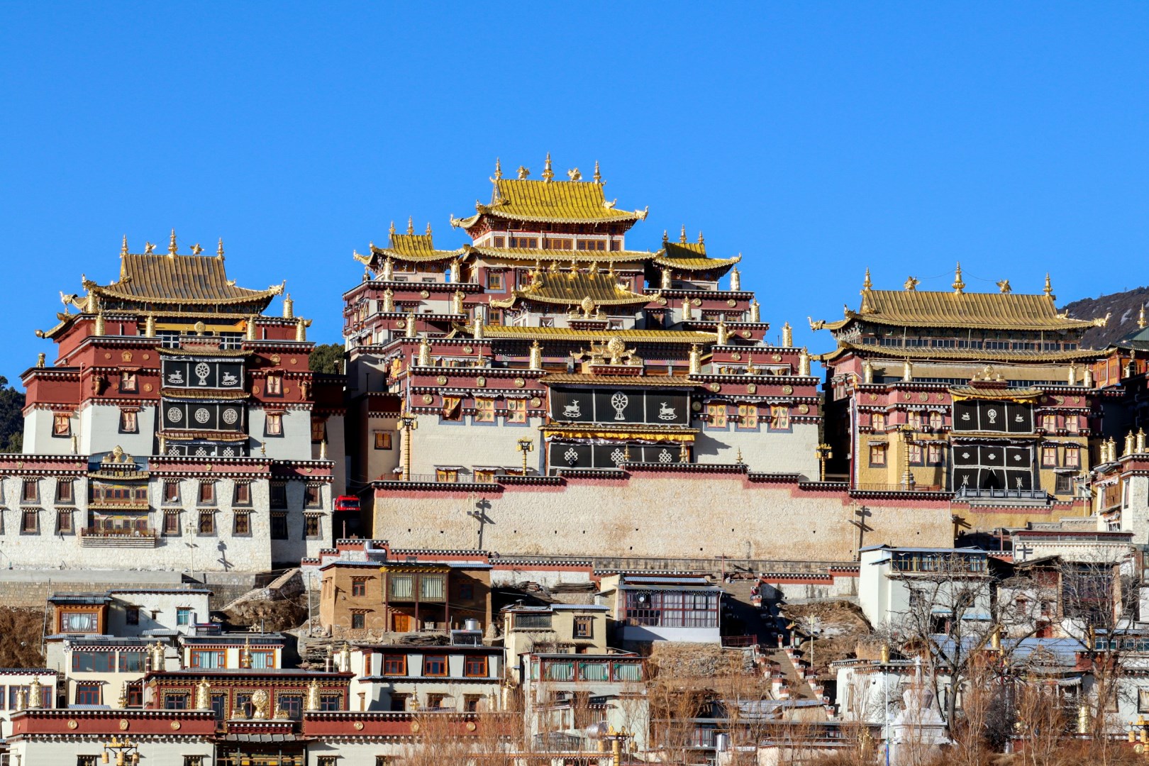 Ganden Sumtsenling Monastery - Photo Credit: Photo by Noppon Meenuch on Unsplash