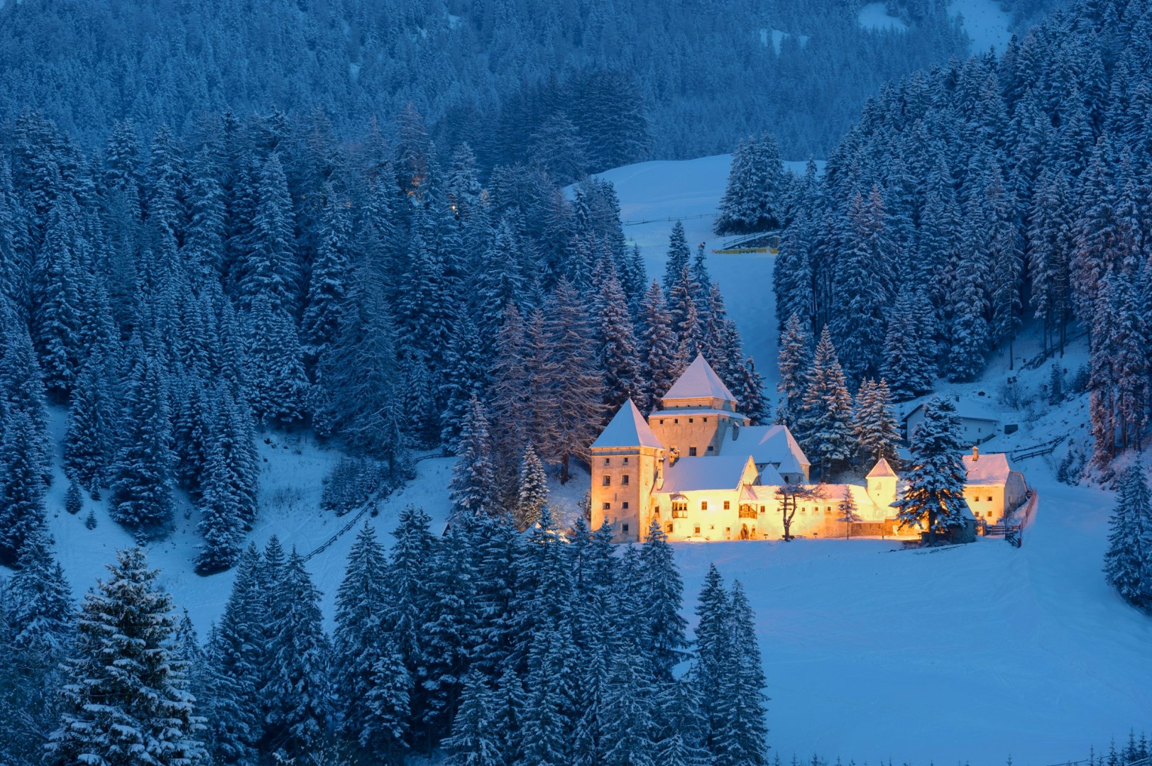  Photo Credit: Photo by Jacek Dylag on Unsplash