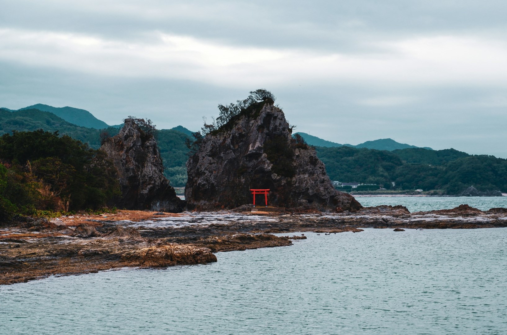 Torii at Kii Katsuura, Wakayama - Photo Credit: Photo by Susann Schuster on Unsplash