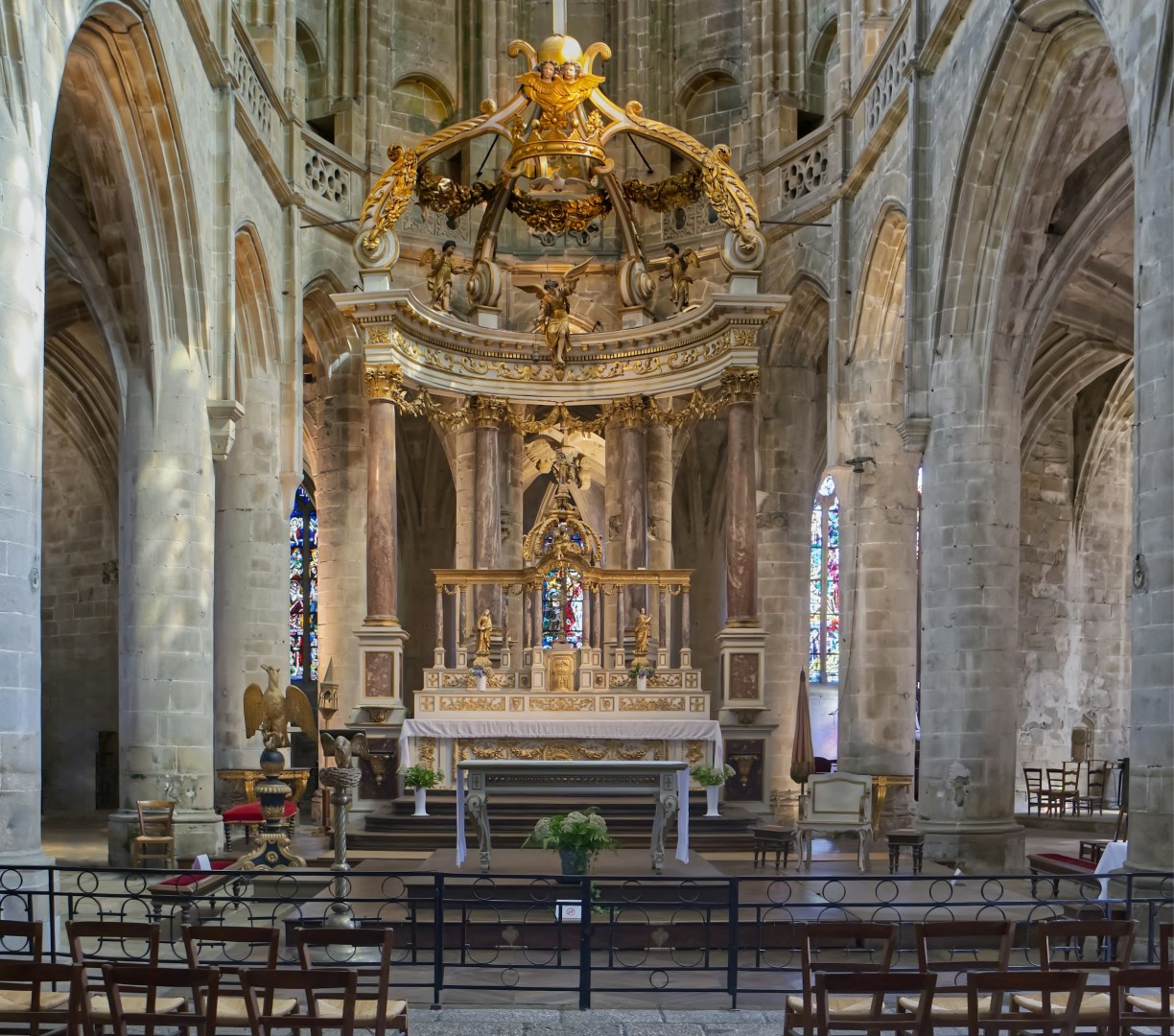 Place Saint-Sauveur - Photo Credit: Photo by Pascal Bernardon on Unsplash