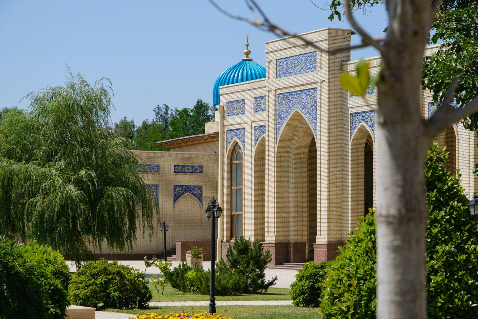 Marifat mosque - Photo Credit: Photo by Far Chinberdiev on Unsplash