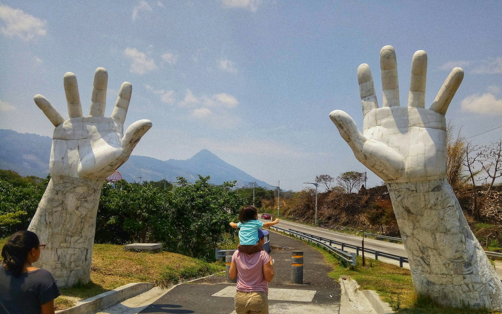 Monumento Manos Limpias - Photo Credit: Photo by Luis Rodriguez on Unsplash