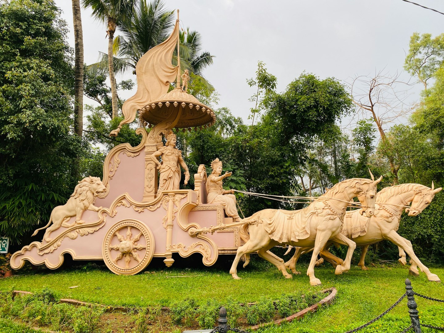 Lord Krishna & Arjuna - Photo Credit: Photo by Abhijith RV on Unsplash