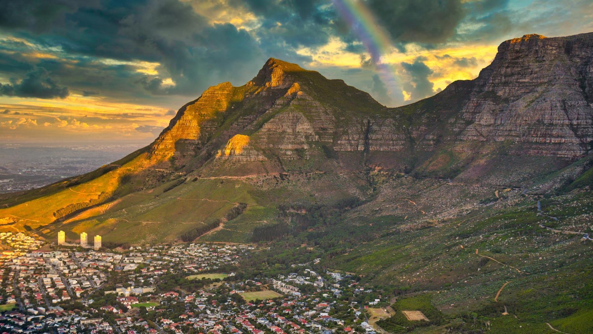 Devil's Peak, Table Mountain, Cape Town Devil's Peak, Table Mountain, Cape Town - Photo Credit: Thomas Bennie