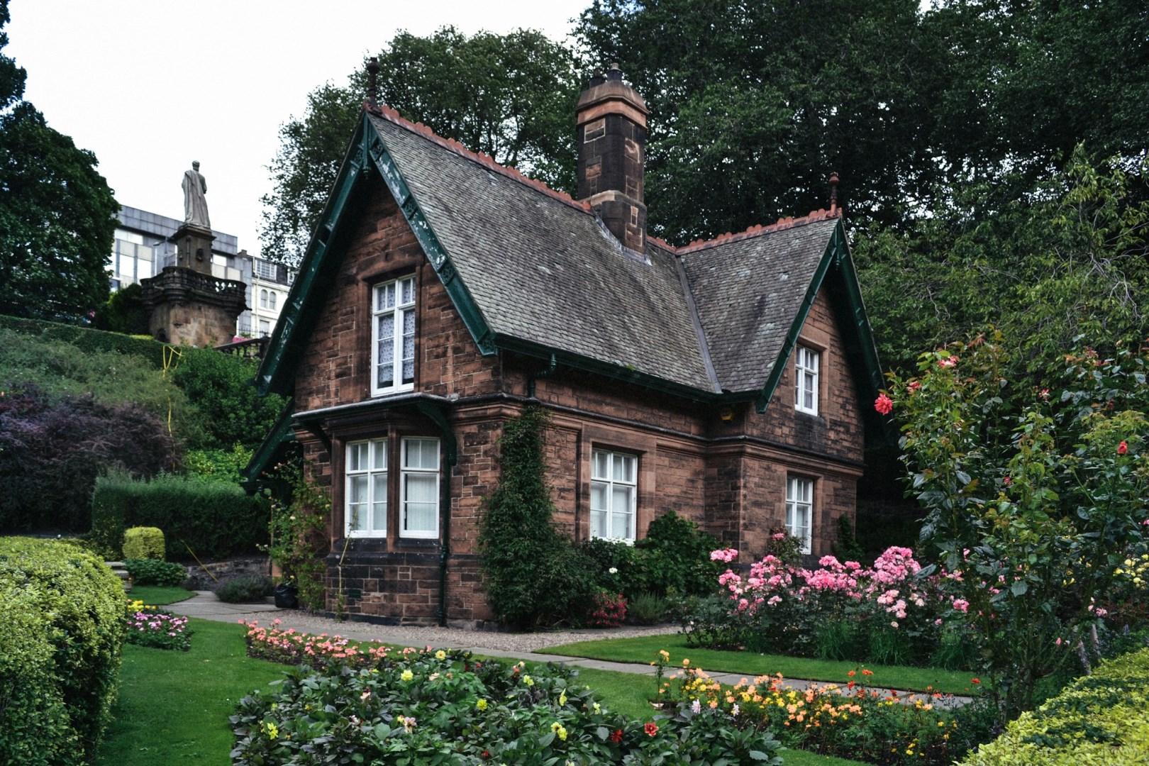 house in Princes Street Gardens - Photo Credit: Photo by Abby Rurenko on Unsplash