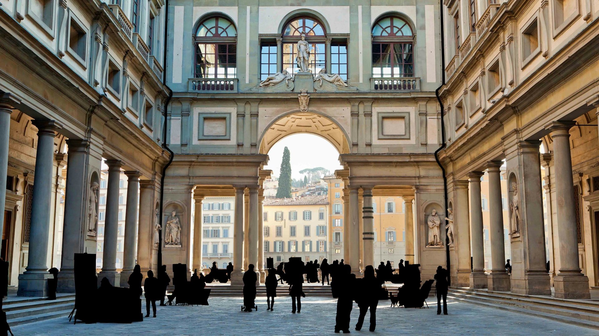 Piazzale degli Uffizi - Photo Credit: Photo by Matteo Lezzi on Unsplash