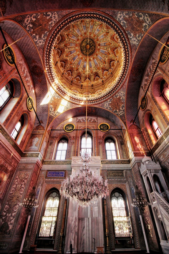 Pertevniyal Valide Sultan Mosque - Photo Credit: Photo by Abdullah Öğük on Unsplash