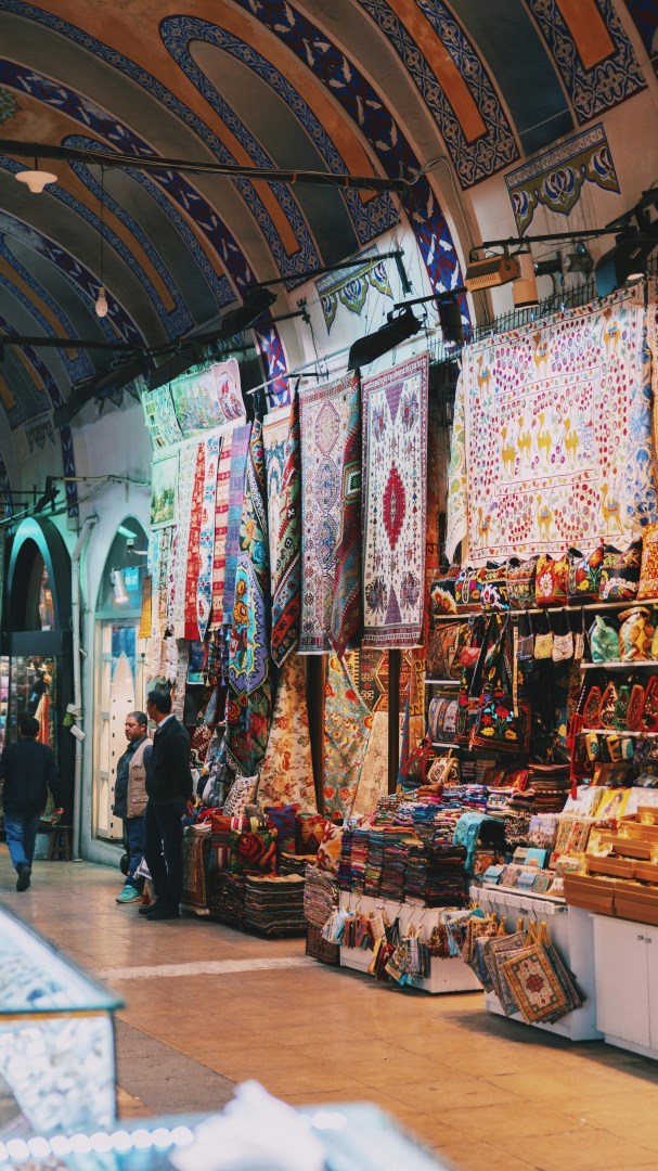 Carpet shop at the Grand Bazaar - Photo Credit: Photo by Linus Mimietz on Unsplash