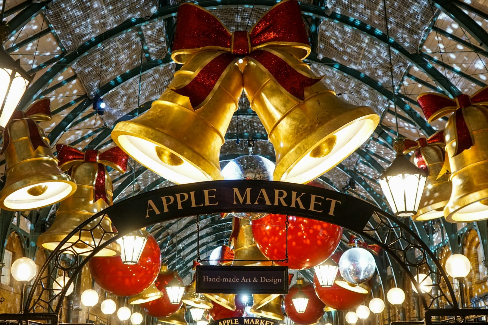 Covent Garden Christmas Market - Photo Credit: Photo by Daria Glakteeva on Unsplash