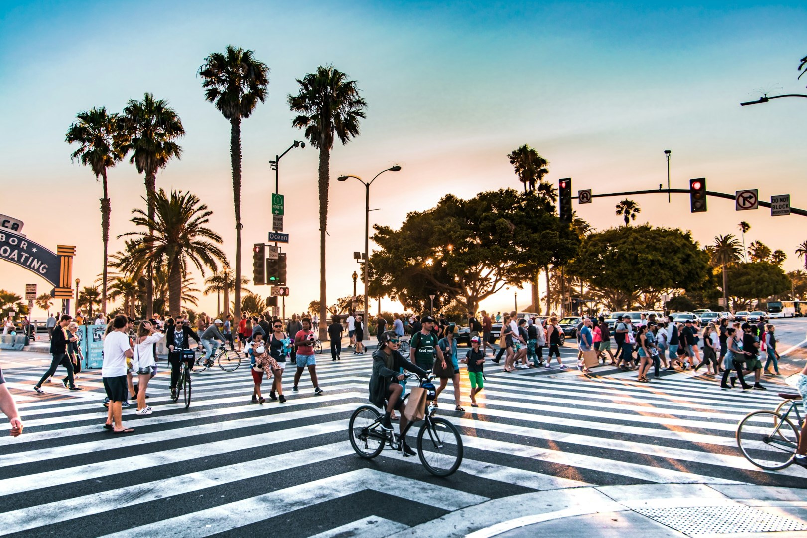 Santa Monica boulevard - Photo Credit: Photo by Jack Finnigan on Unsplash
