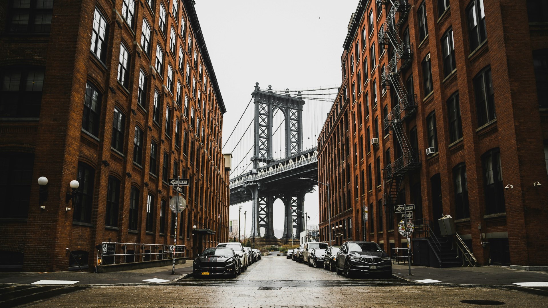 Manhattan through Dumbo - Photo Credit: Photo by Redd Francisco on Unsplash