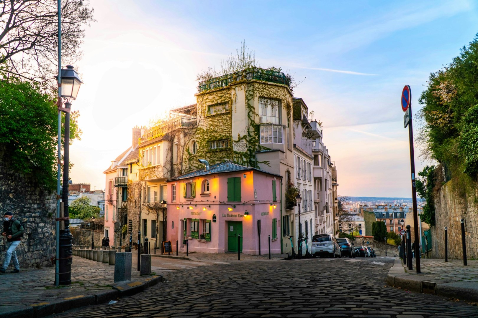 La Maison Rose à Paris, Montmartre - Photo Credit: Photo by Bastien Nvs on Unsplash
