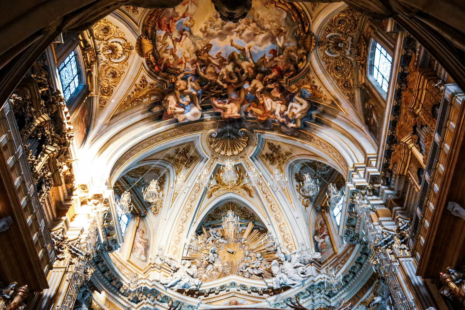 Basilica dei Santi XII Apostoli - Photo Credit: Photo by Ágatha Depiné on Unsplash