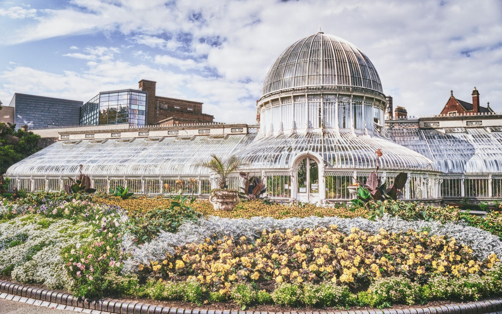 Botanic Gardens in the Queen's Quarter - Photo Credit: Photo by K. Mitch Hodge on Unsplash