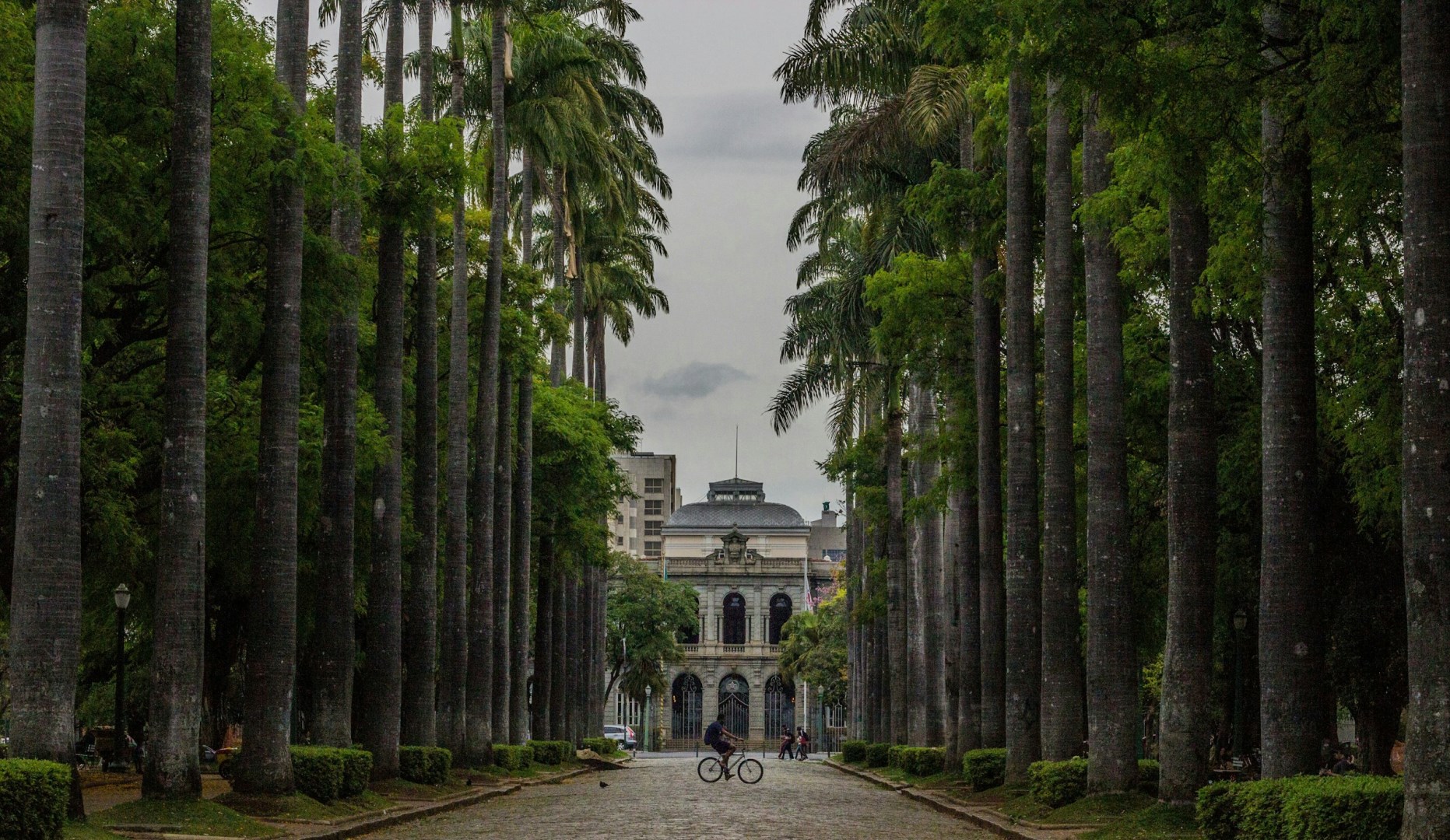 Praça da Liberdade - Photo Credit: Photo by Thay Pellerin on Unsplash