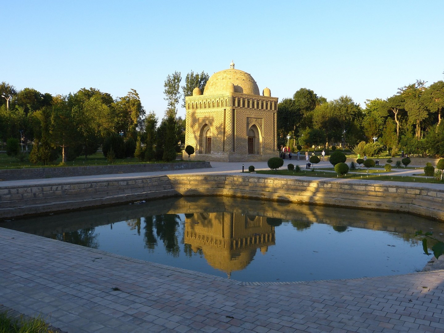 Samanid Mausoleum - Photo Credit: Image by LoggaWiggler from Pixabay