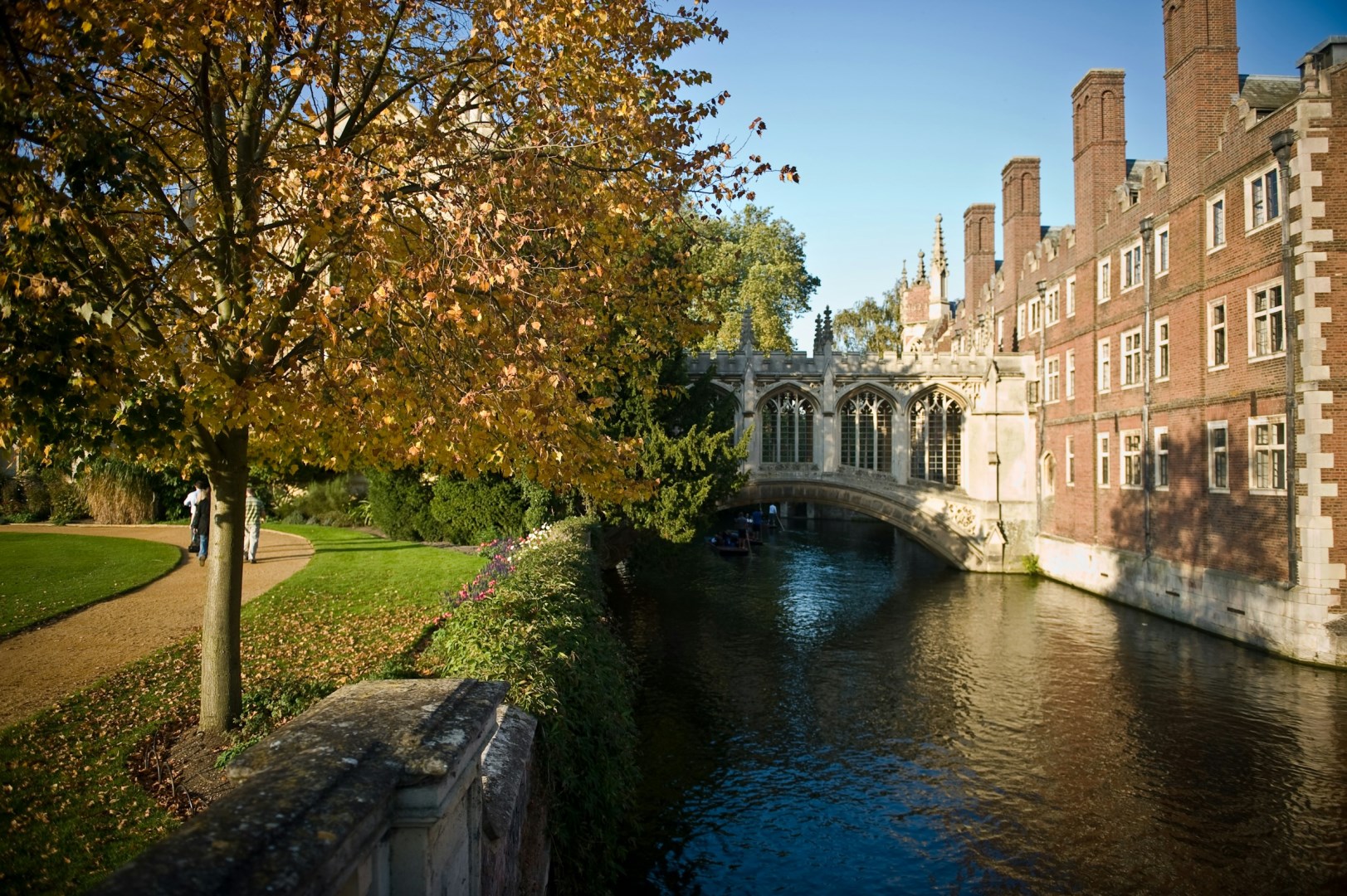 Bridge of Sighs, St John's College - Photo Credit: Photo by Jean-Luc Benazet on Unsplash