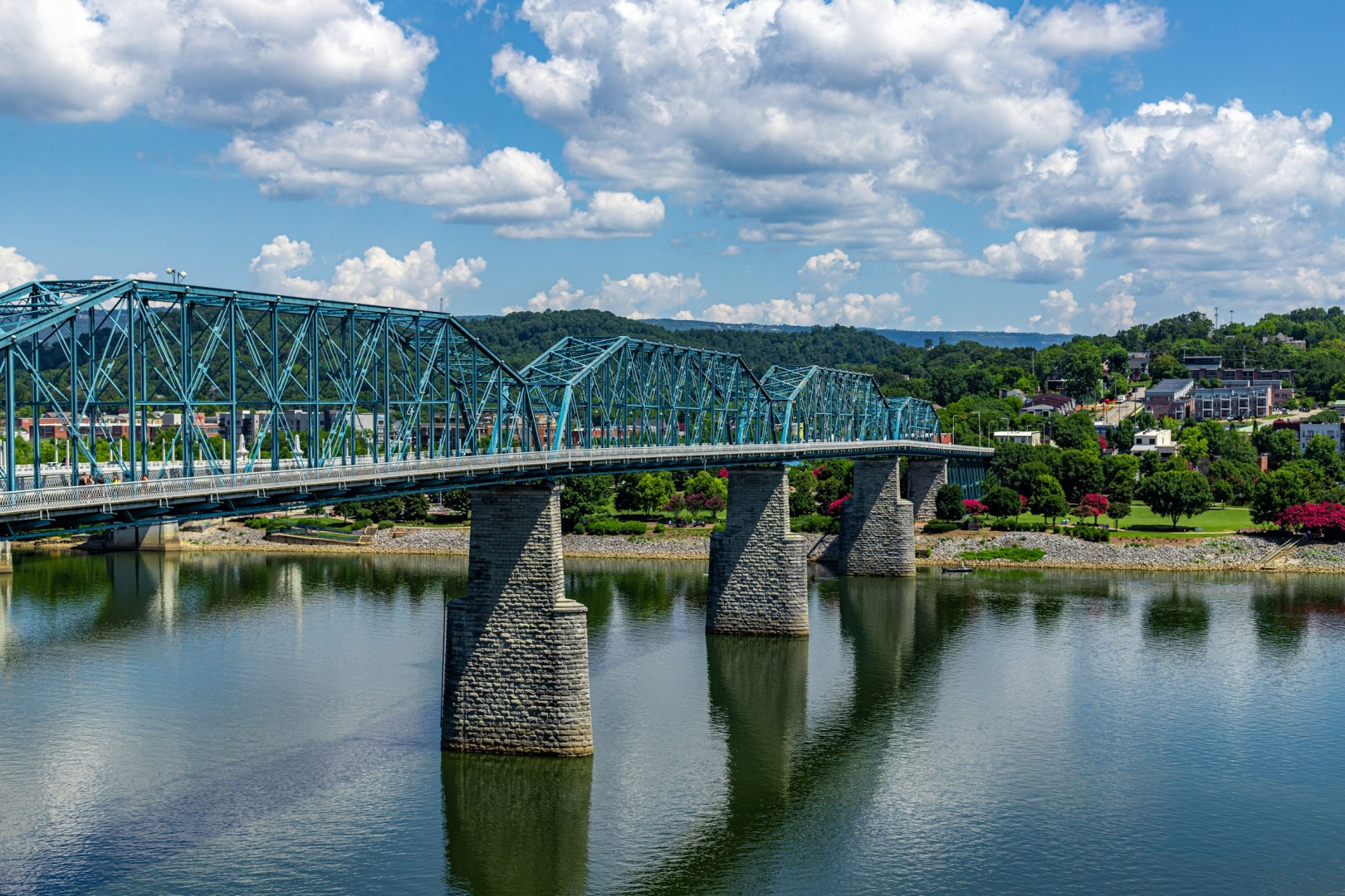 Walnut Street Bridge - Photo Credit: Photo by Sarah Swainson on Unsplash