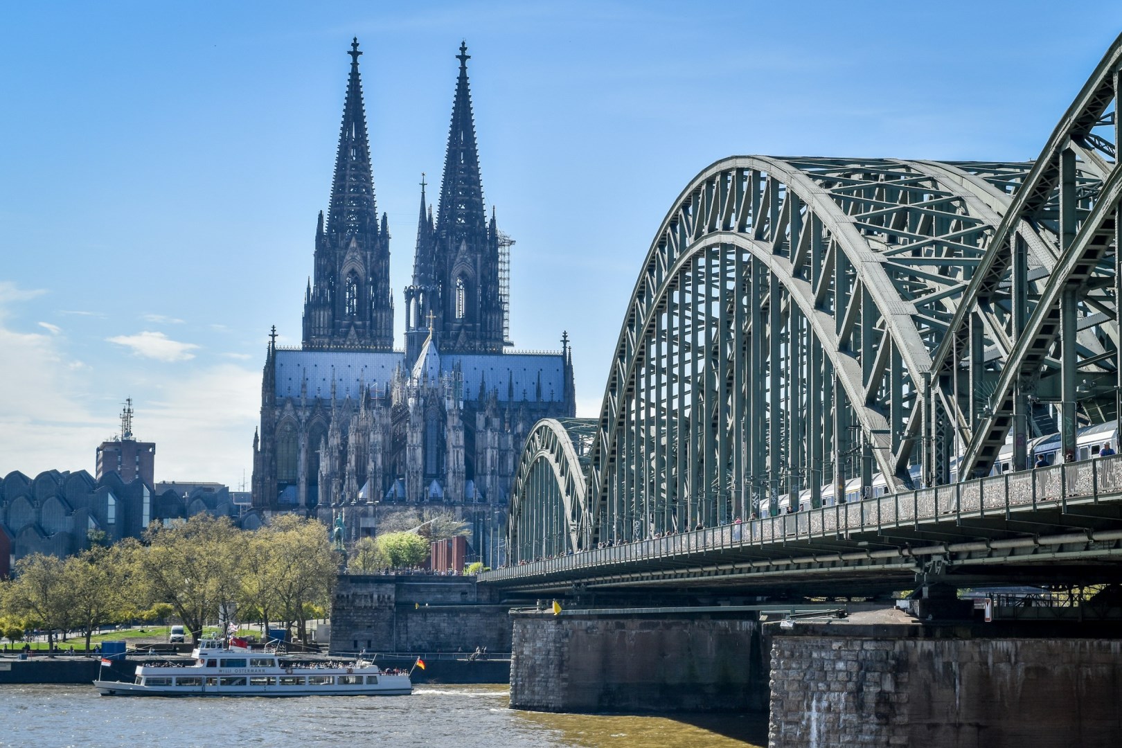 Hohenzollern Bridge - Photo Credit: Photo by RAVI TRIPATHI on Unsplash