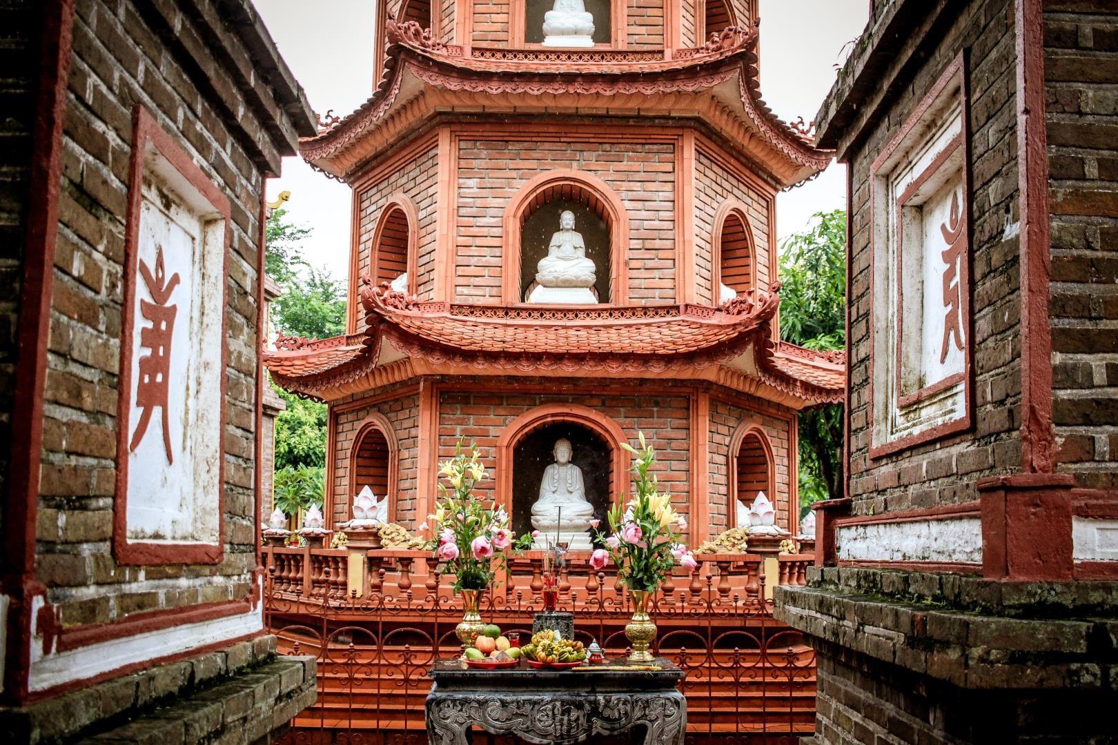 Tr?n Qu?c Pagoda Tr?n Qu?c Pagoda - Photo Credit: Frida Aguilar Estrada