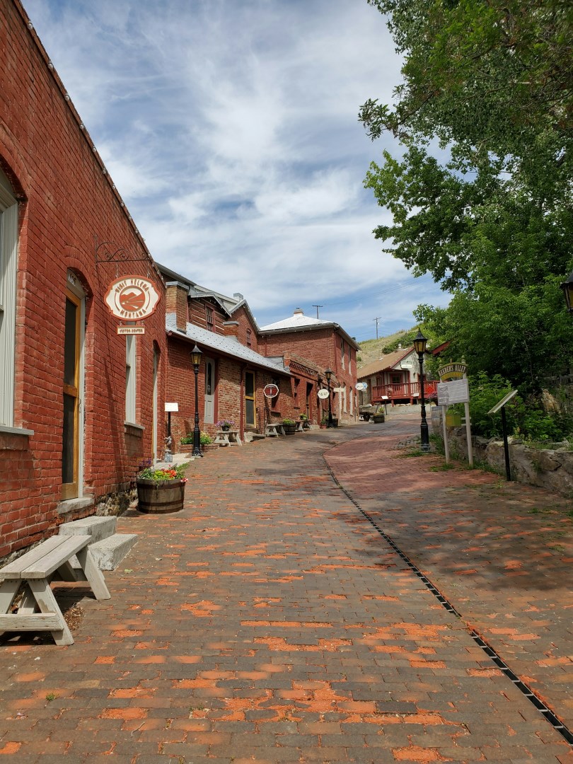 Reeders Alley - Photo Credit: Photo by Sophie Van Luvanee on Unsplash