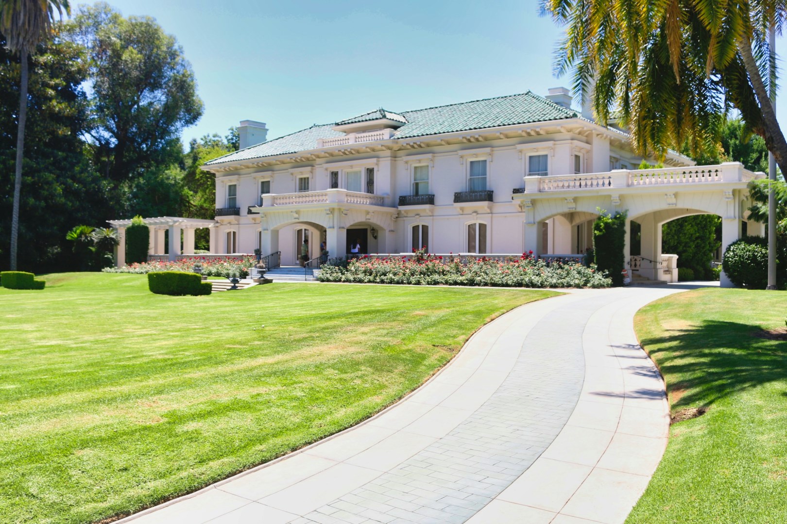 Tournament house for the Tournament of Roses. The former Wrigley mansion. - Photo Credit: Photo by Laurel and Michael Evans on Unsplash