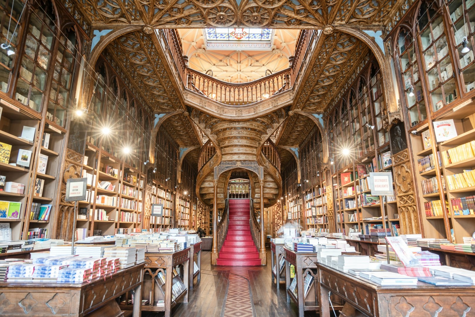 Livraria Lello - Photo Credit: Photo by Ivo Rainha on Unsplash