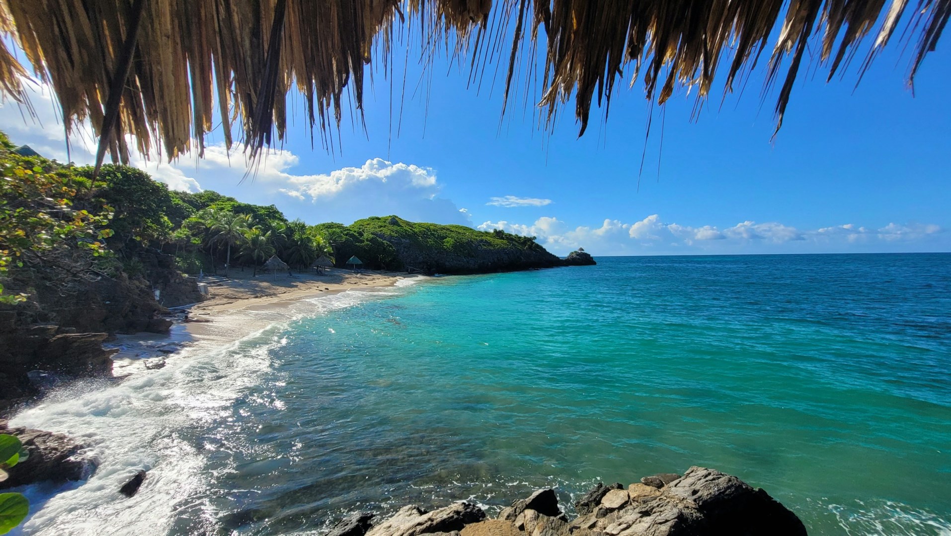 Paya Bay - Photo Credit: Photo by Chalo Garcia on Unsplash