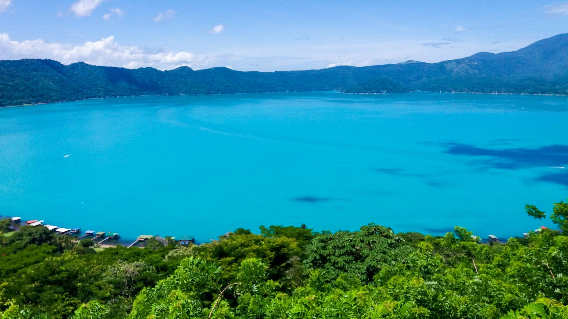 Lago Coatepeque - Photo Credit: Photo by Margarita Cisneros on Unsplash