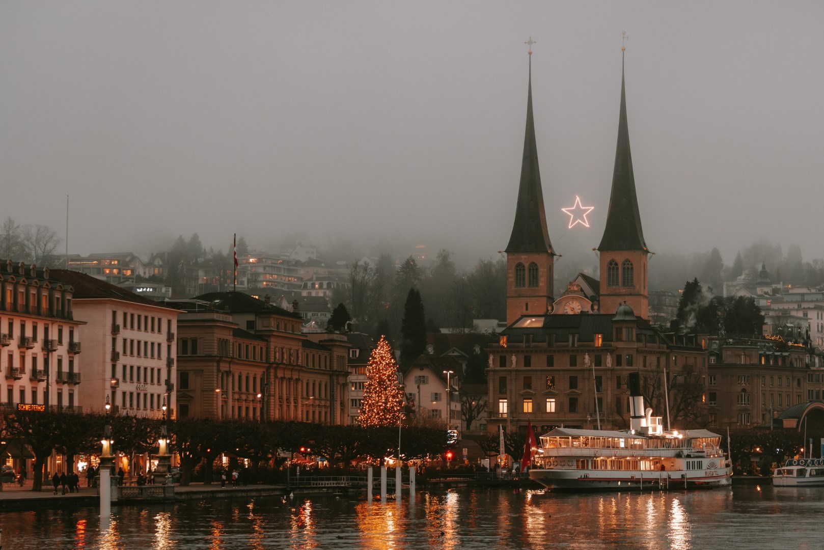 Christmas Market - Photo Credit: Photo by Henrique Ferreira on Unsplash