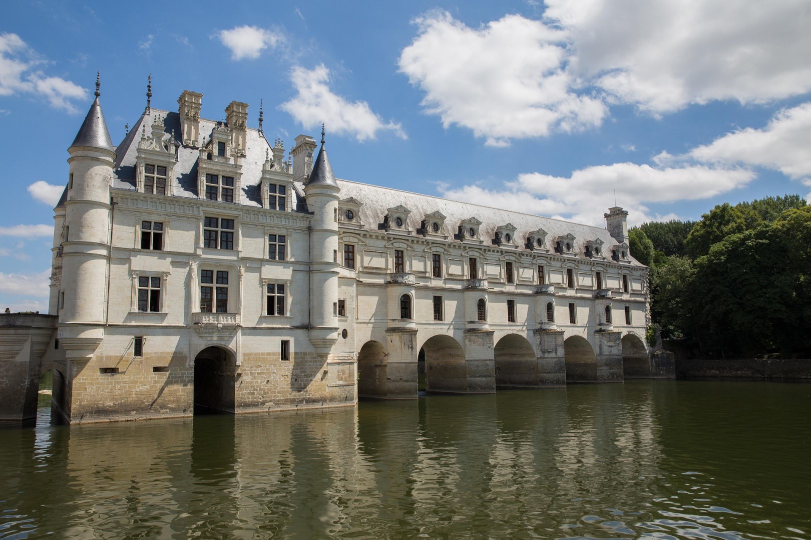 Chenonceau castle - Photo Credit: Image by Gilles Lagnel from Pixabay
