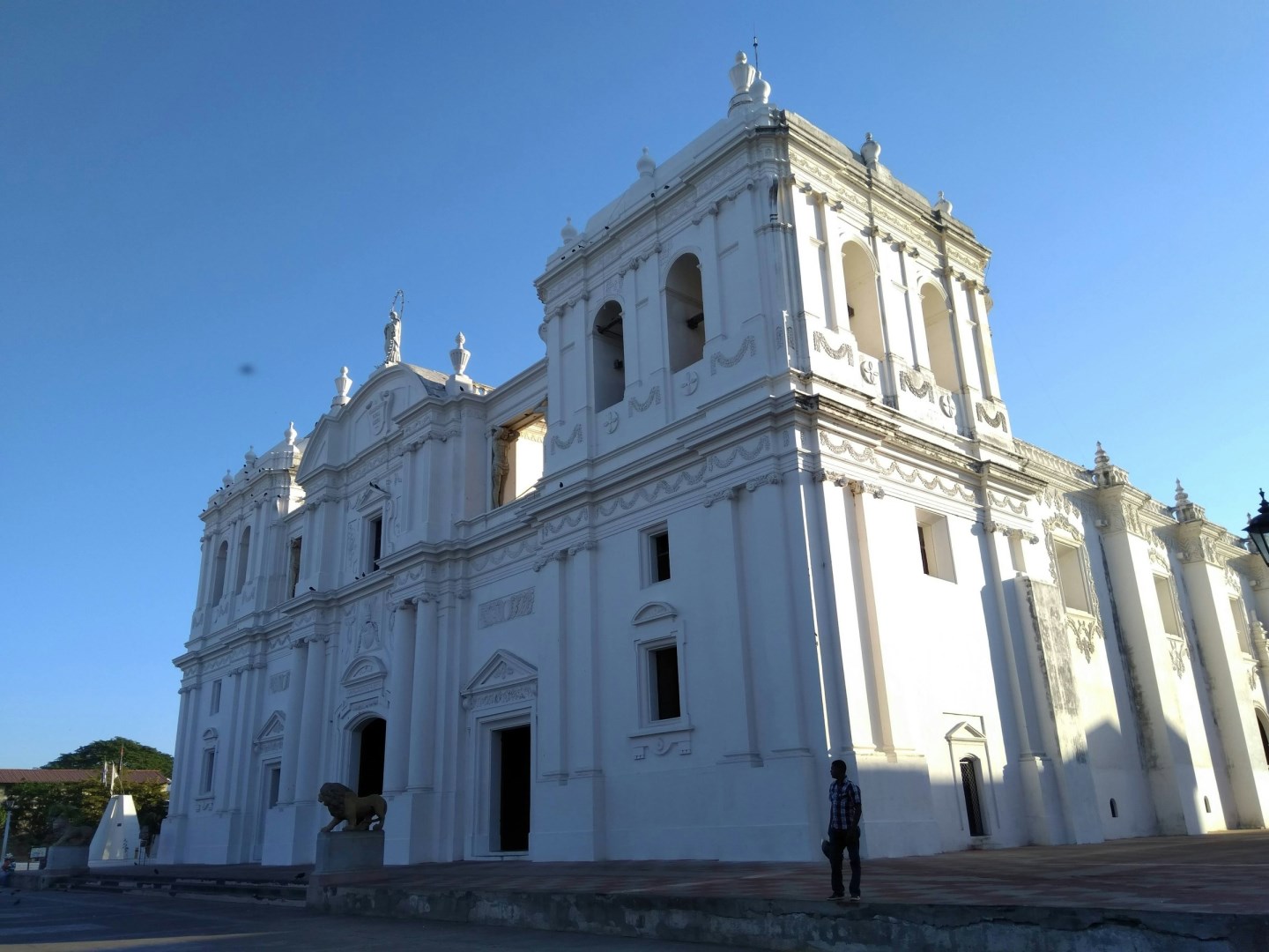 Real e Insigne Basílica de la Asunción de la Bienaventurada Virgen María - Photo Credit: Photo by Jose Bárcenas on Unsplash