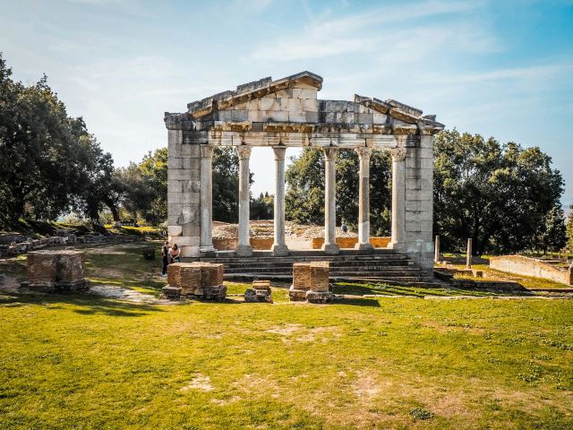 Apolonia