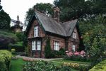 house in Princes Street Gardens - Photo Credit: Photo by Abby Rurenko on Unsplash