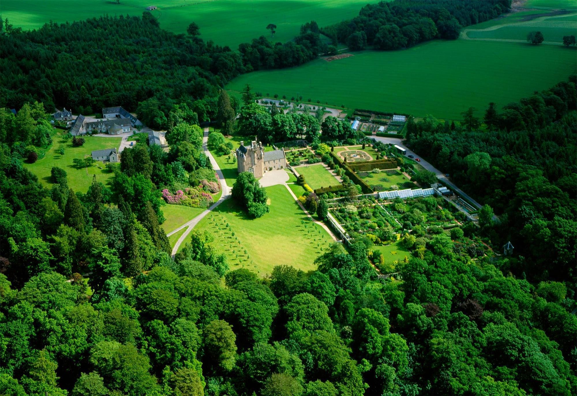 The Crown Scotland "Set-jetting" Tour with Private Driver/Guide - 5 Night Customizable Itinerary