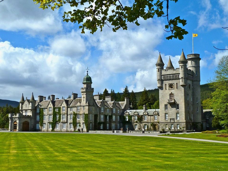 The Crown Scotland "Set-jetting" Tour with Private Driver/Guide - 5 Night Customizable Itinerary