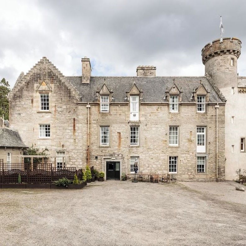 DINGWALL - TULLOCH CASTLE HOTEL