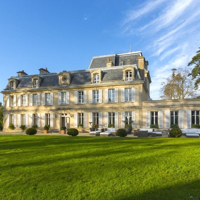 PORT EN BESSIN - CHATEAU LA CHENEVIERE