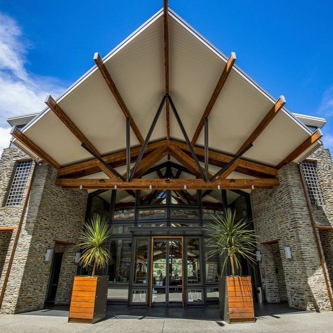 QUEENSTOWN - THE REES HOTEL, LUXURY APARTMENTS