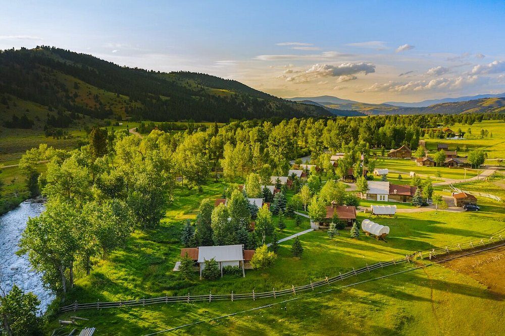 Custom Yellowstone & Grand Teton National Parks Luxury Adventure Tour