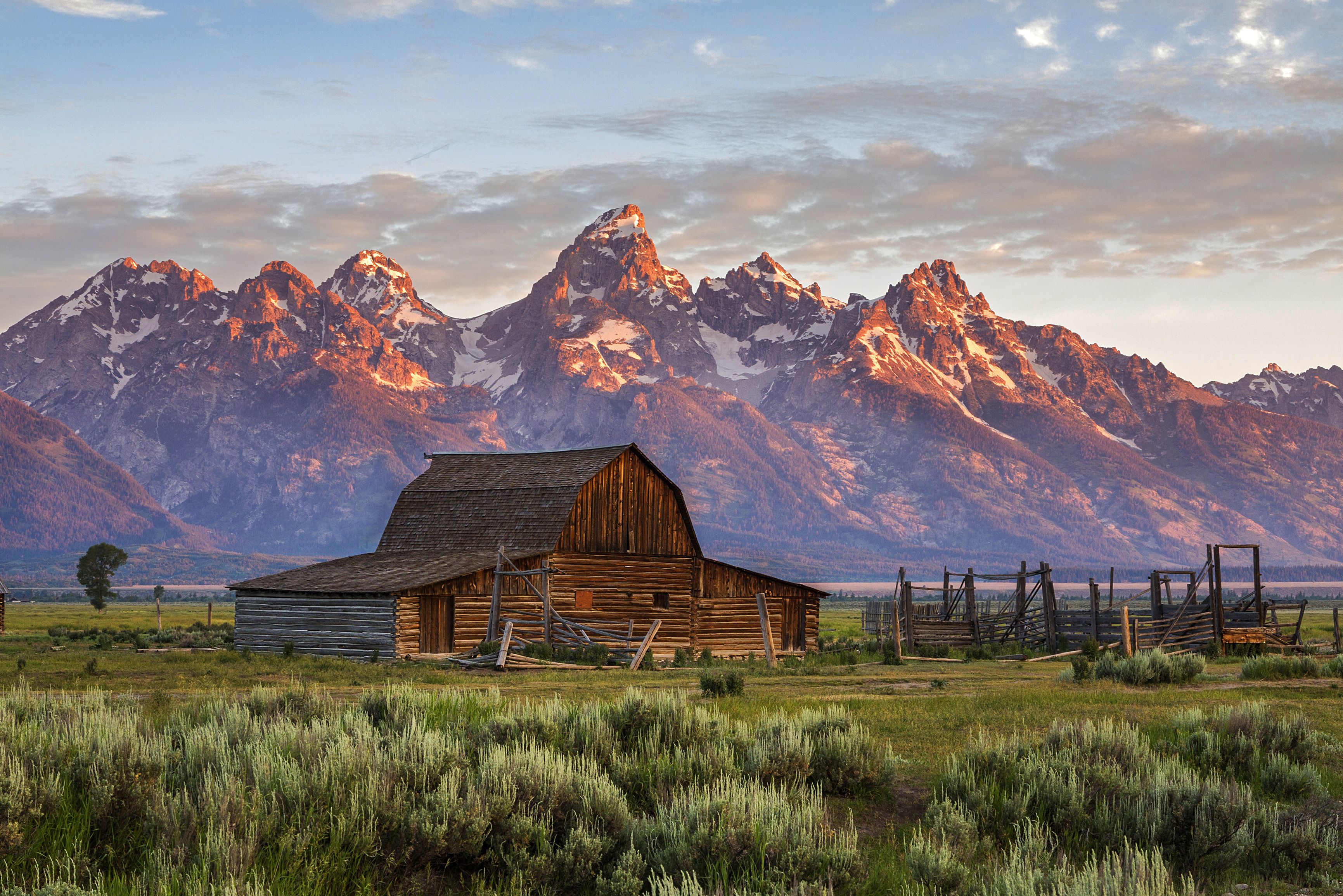 Custom Yellowstone & Grand Teton National Parks Luxury Adventure Tour
