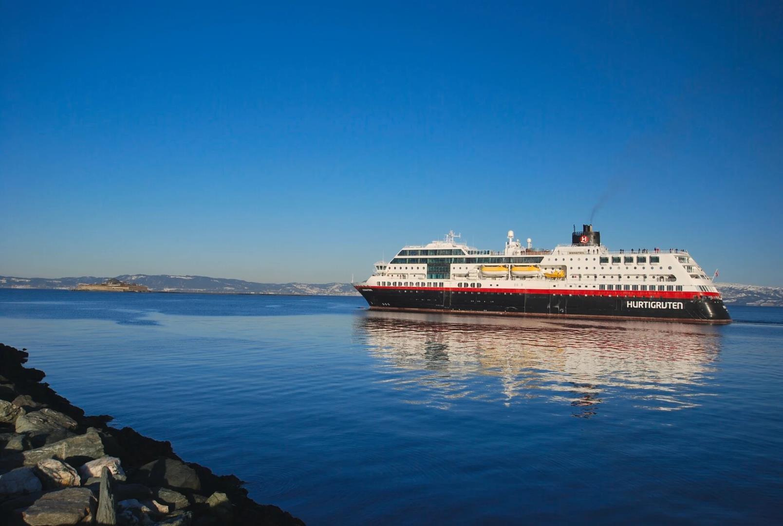 Description = ICONIC Departs: BGO to BGO, Nights = 14, ShipCode = MS, Season = Autumn