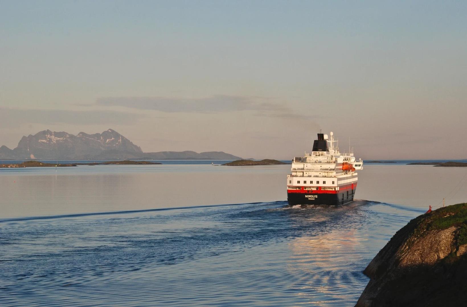 Description = NORWAY_VOYAGE Departs: KKN to BGO, Nights = 5, ShipCode = NL, Season = Autumn